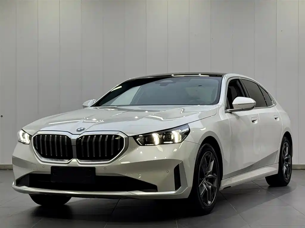 BMW 5 Series 2024 — фото 1