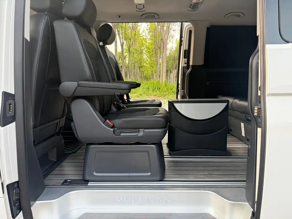 Volkswagen Multivan 2018 — фото 15