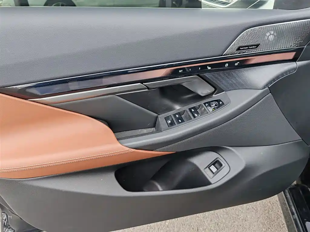 BMW 5 Series 2024 — фото 13