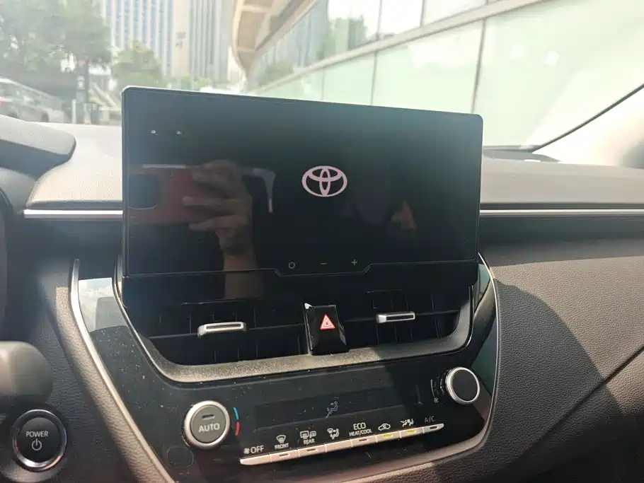 Toyota Corolla 2025 — фото 13
