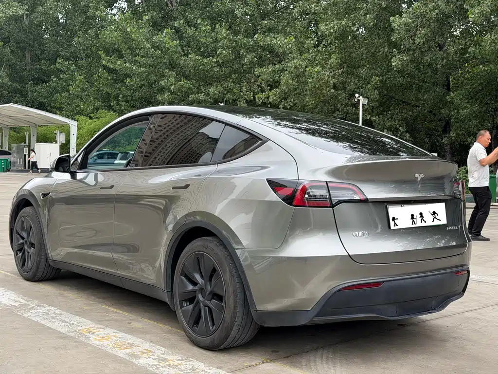 Tesla Model Y 2023 — фото 9