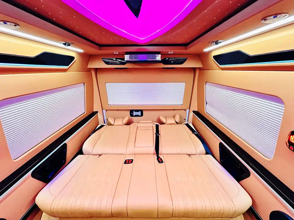 Toyota Hiace 2023 — фото 23