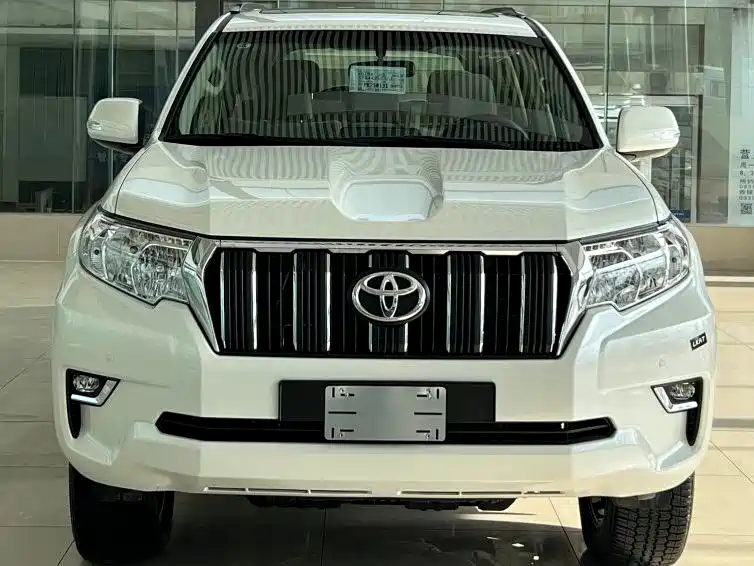 Toyota Prado — фото 1