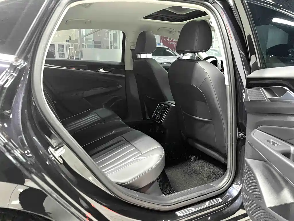 Volkswagen Passat 2023 — фото 13
