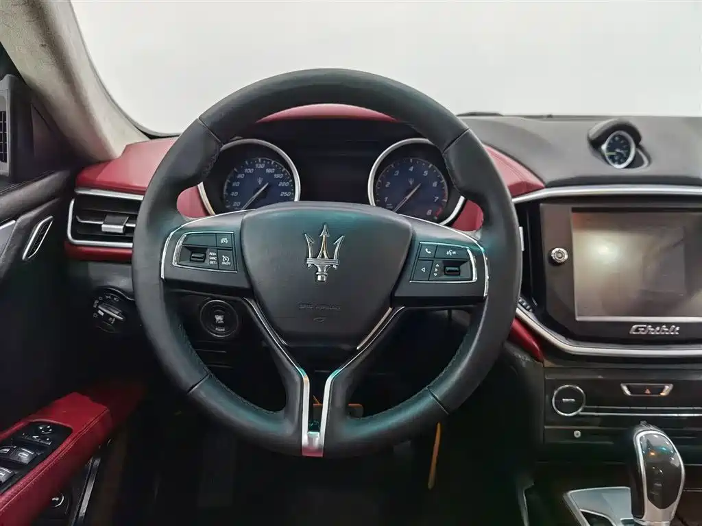 Maserati Ghibli 2015 — фото 11