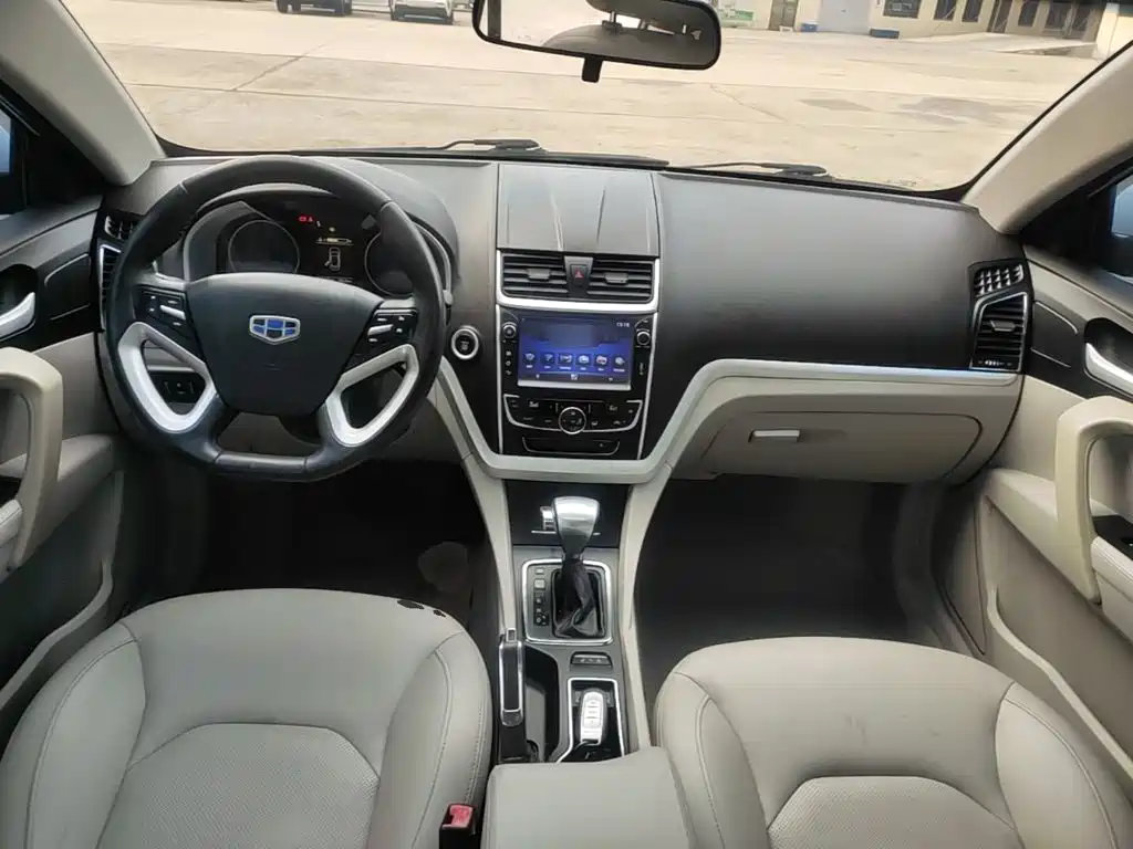 Geely Emgrand 2015 — фото 10