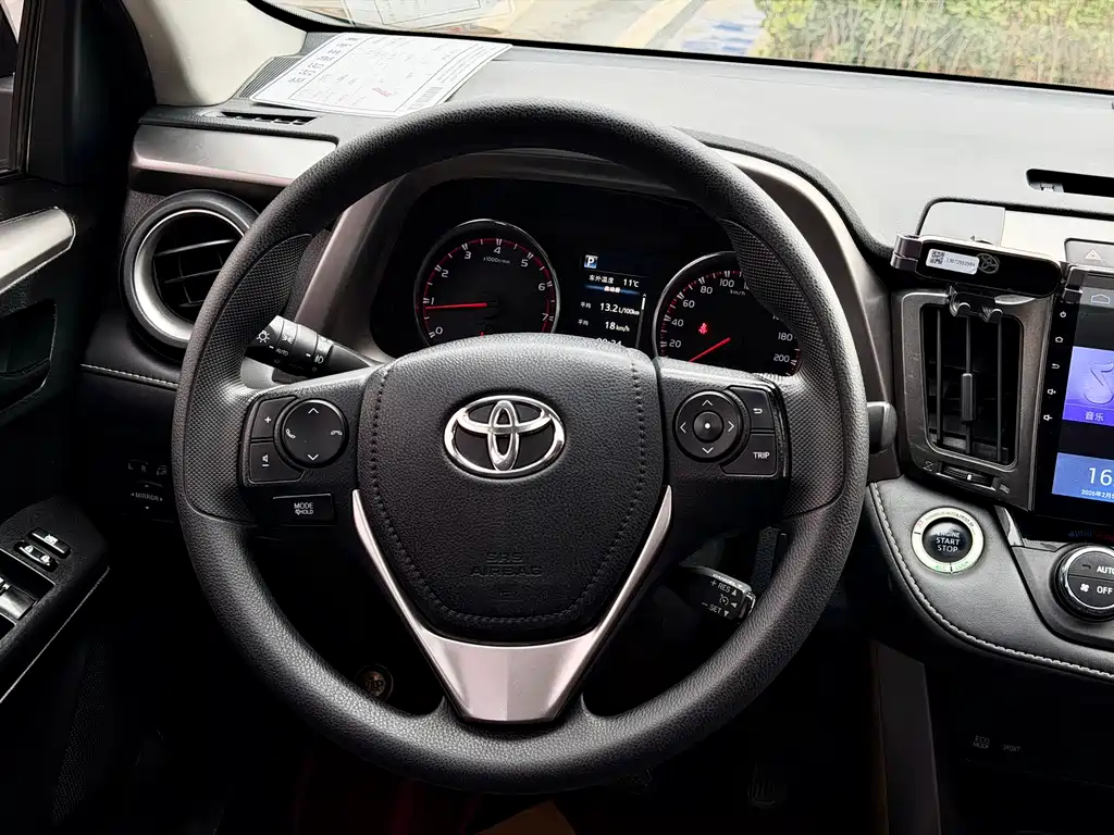 Toyota RAV4 2019 — фото 10