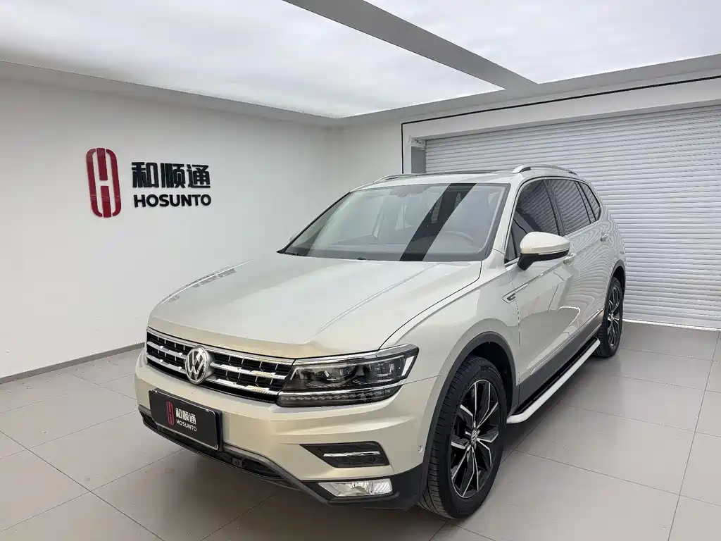 Volkswagen Tiguan L 2018 — фото 1