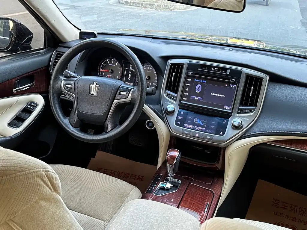 Toyota Crown 2016 — фото 14