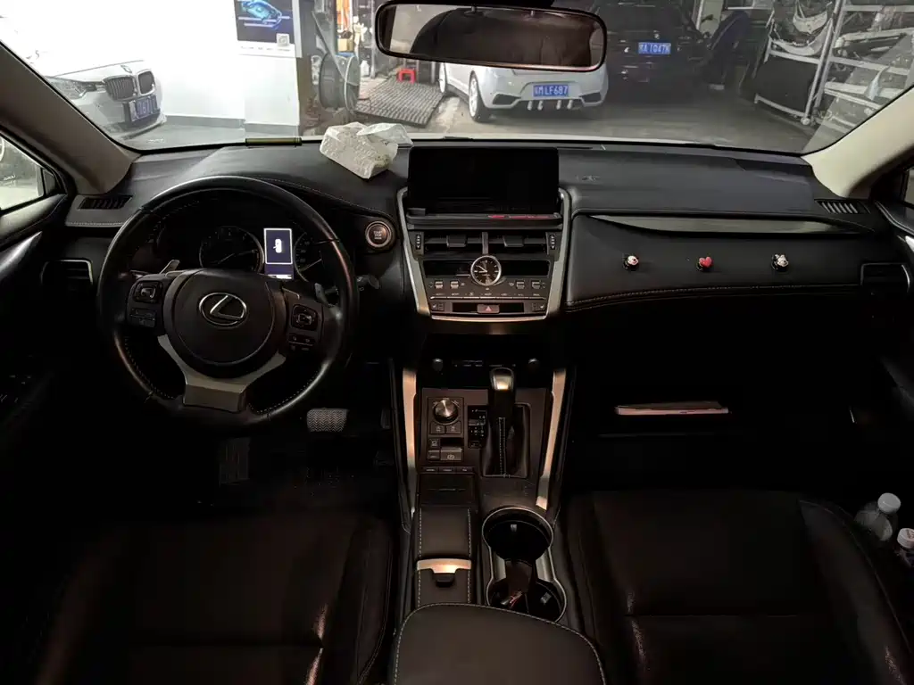 Lexus NX 2021