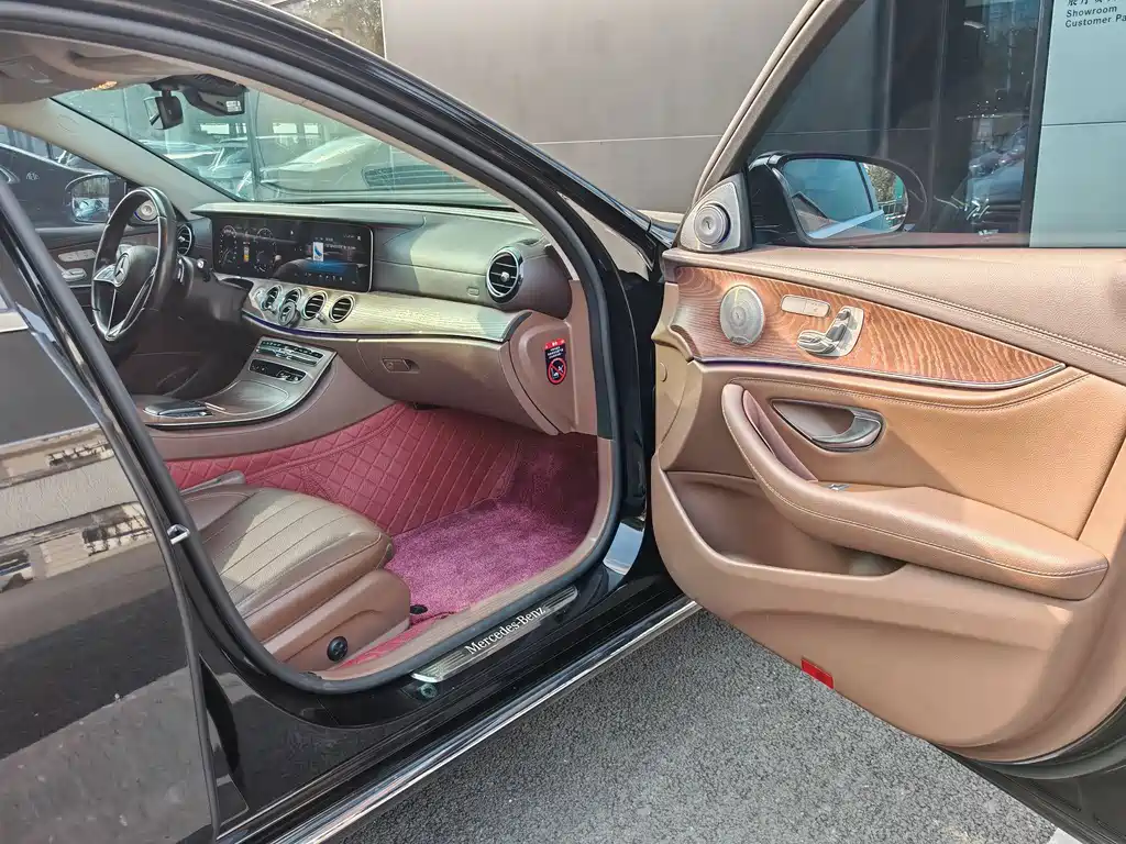 Mercedes-Benz E-Class 2022 — фото 13