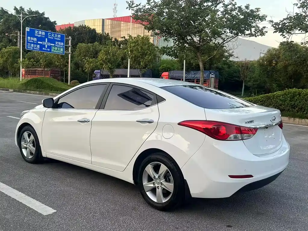 Hyundai Elantra 2013