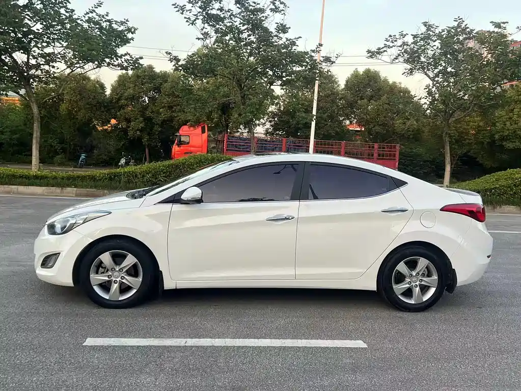 Hyundai Elantra 2013