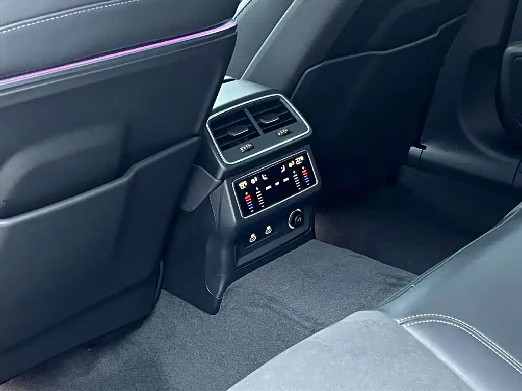 Audi A7L 2024 — фото 27