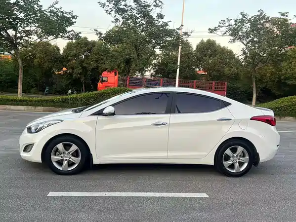 Hyundai Elantra Langdong 2013