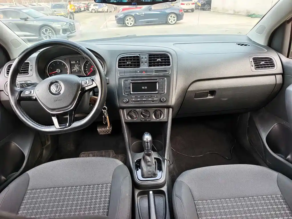 Volkswagen Polo 2017 — фото 12