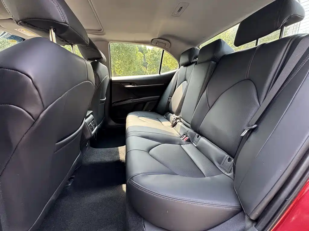 Toyota Camry 2018 — фото 12