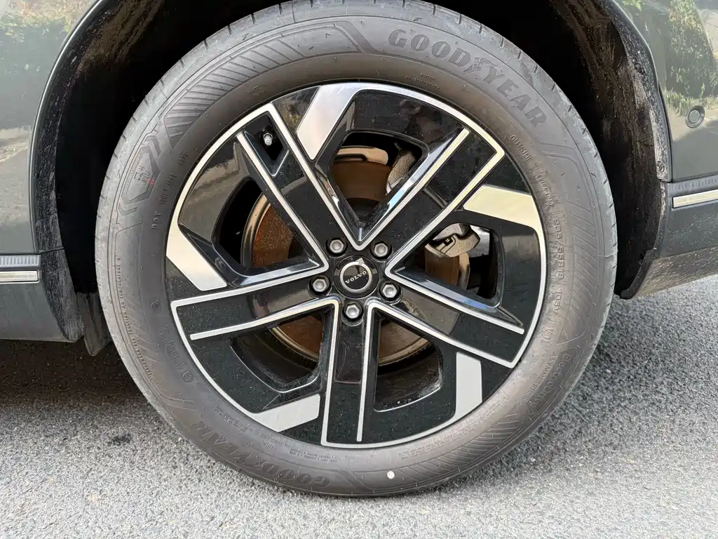 Volvo XC70 PHEV 2025 — фото 13