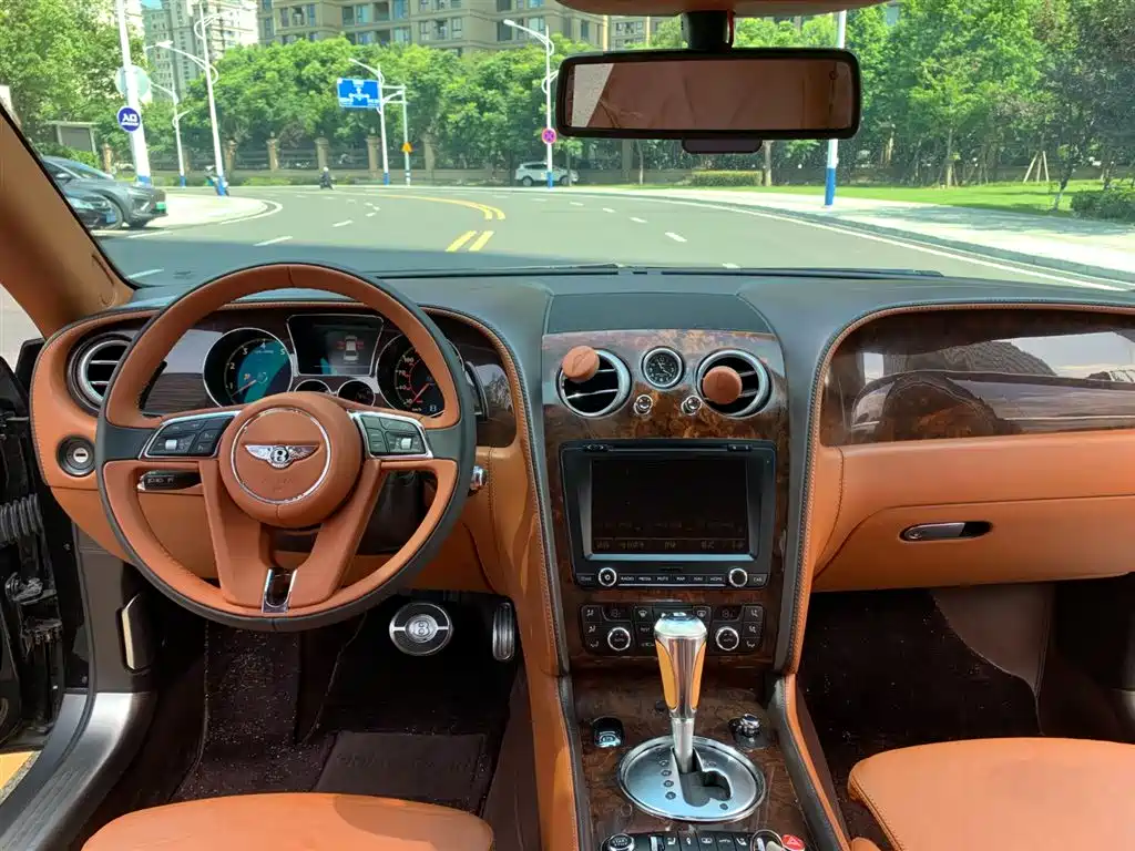 Bentley Flying Spur 2012 — фото 11