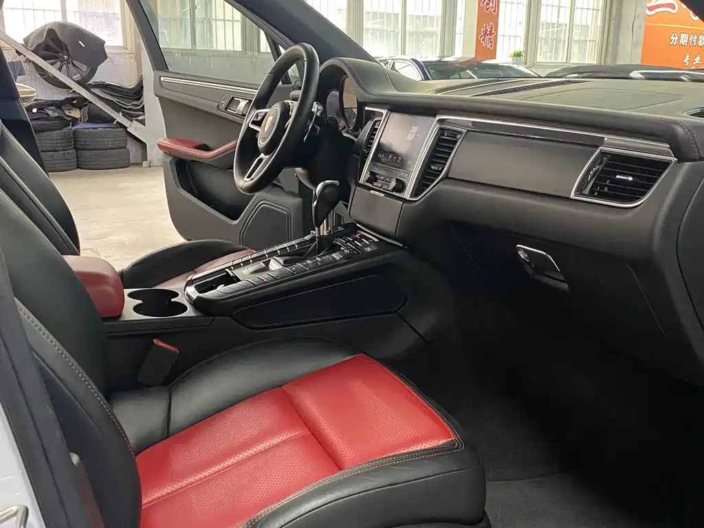 Porsche Macan 2018 — фото 11