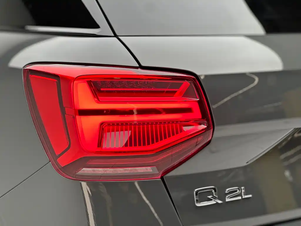 Audi Q2L 2021 — фото 17