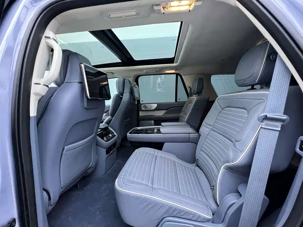 Lincoln Navigator 2019 — фото 20