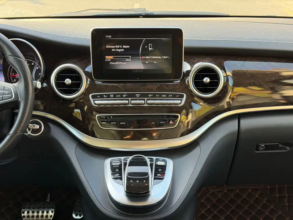 Mercedes-Benz V-Class 2018 — фото 11