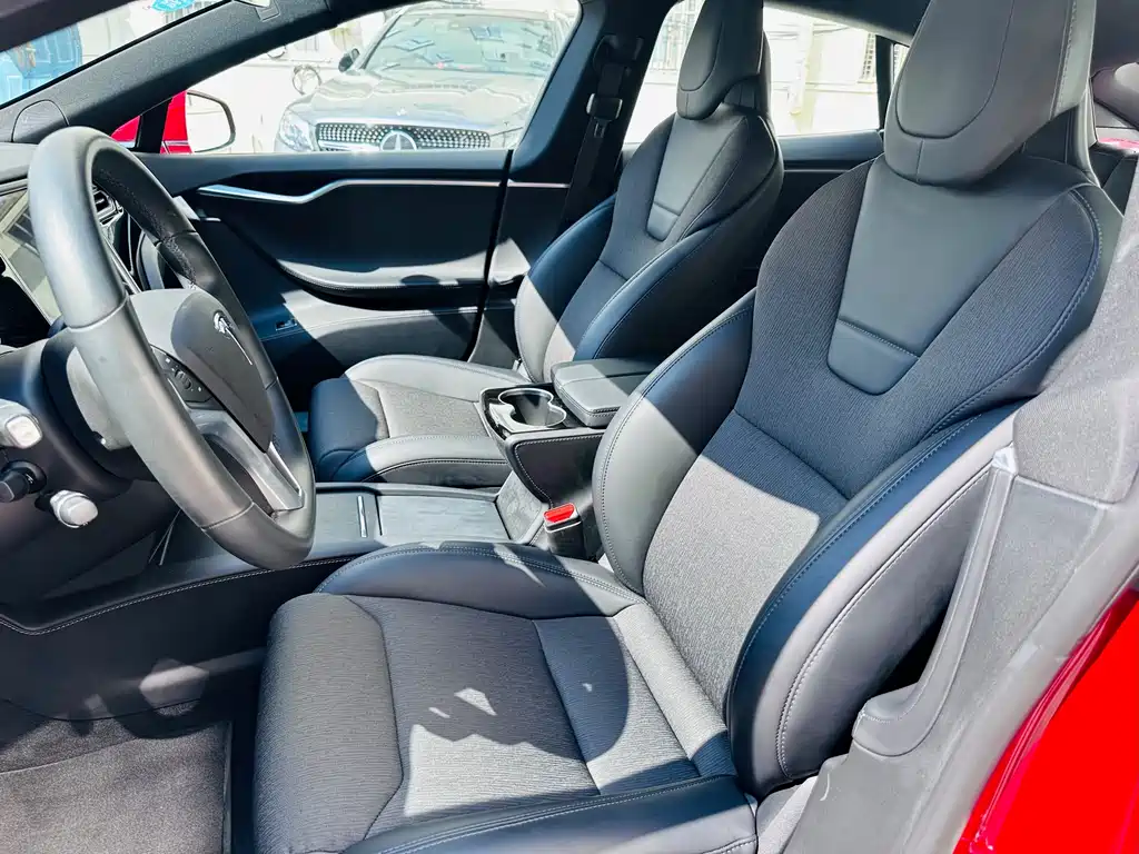 Tesla Model S 2017 — фото 15