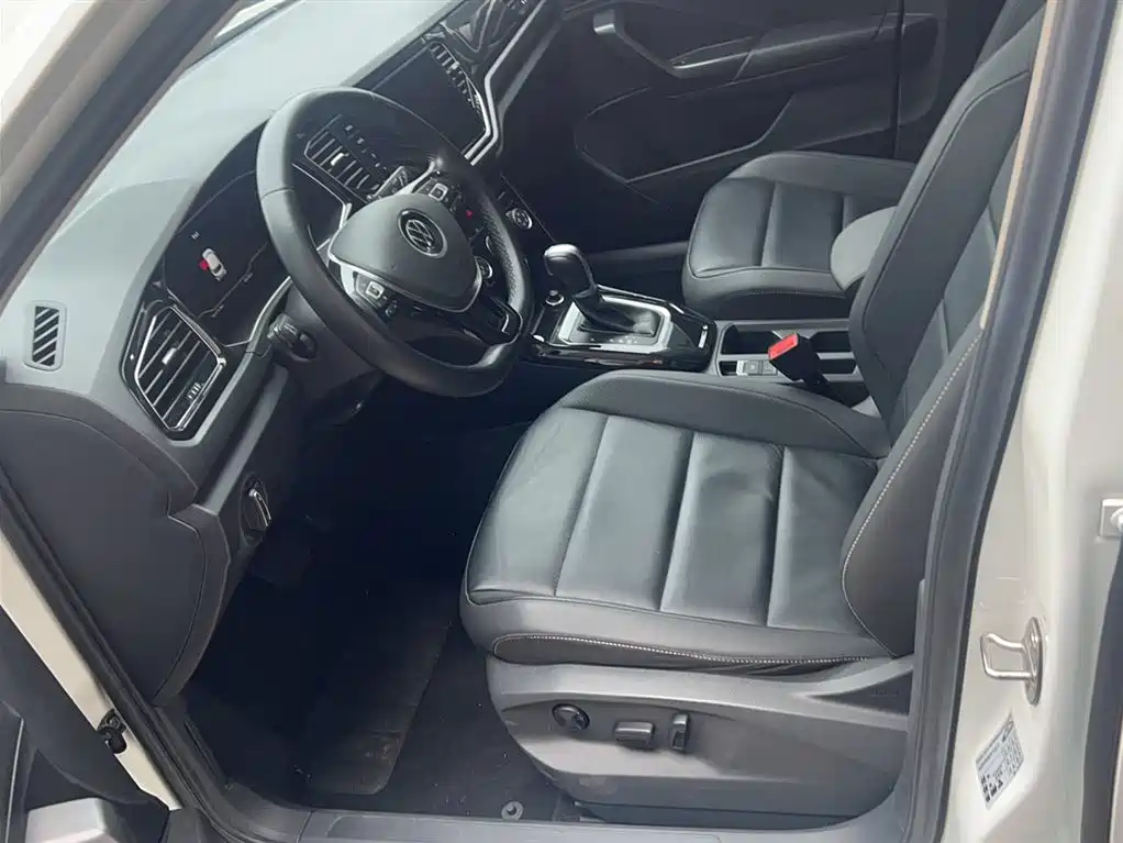 Volkswagen T-Roc 2023 — фото 11