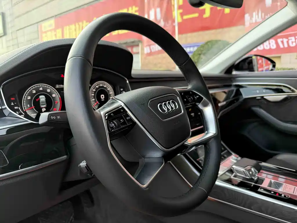 Audi A8 2021 — фото 9