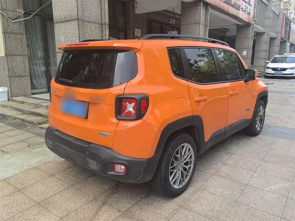 Jeep Renegade 2017 — фото 7