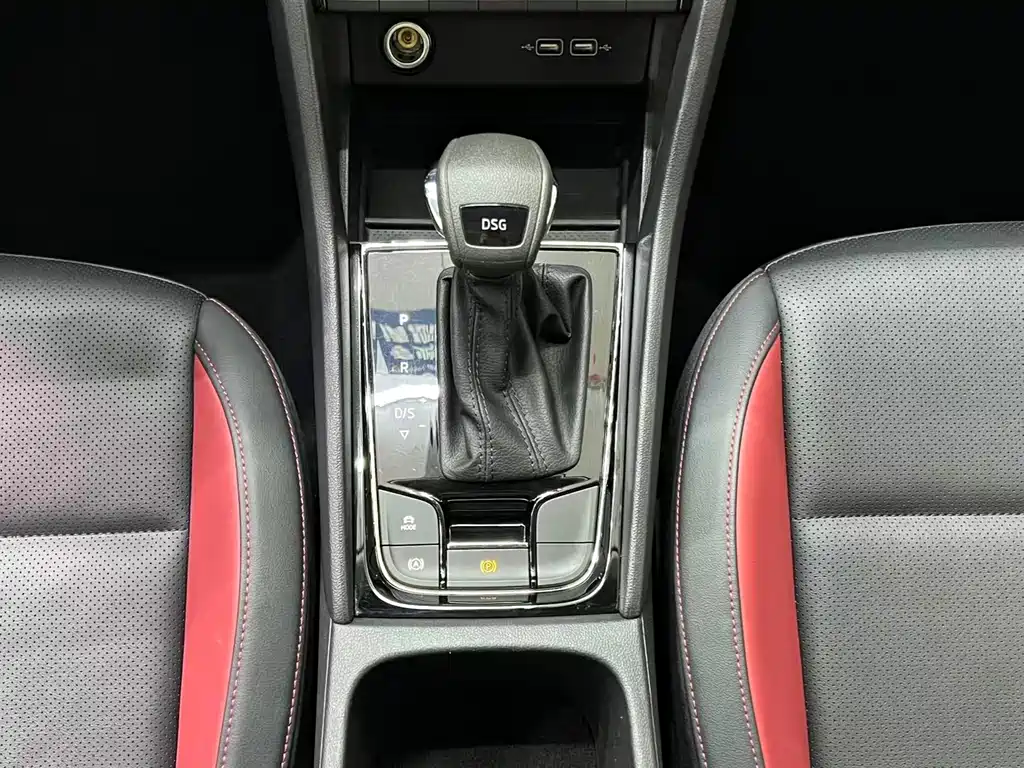 Skoda Karoq 2023 — фото 12