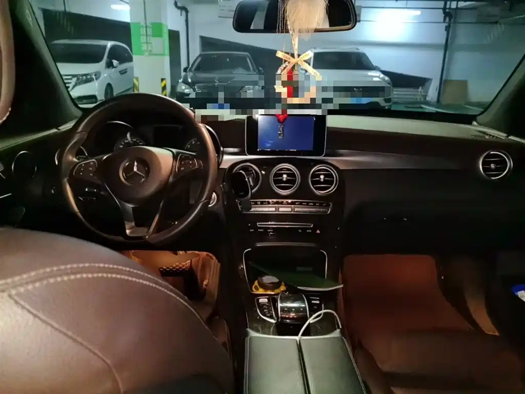 Mercedes-Benz GLC 2018 — фото 13