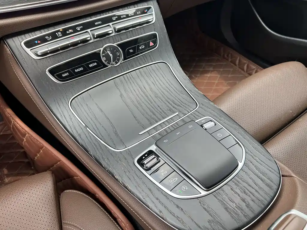 Mercedes-Benz E-Class 2019 — фото 13