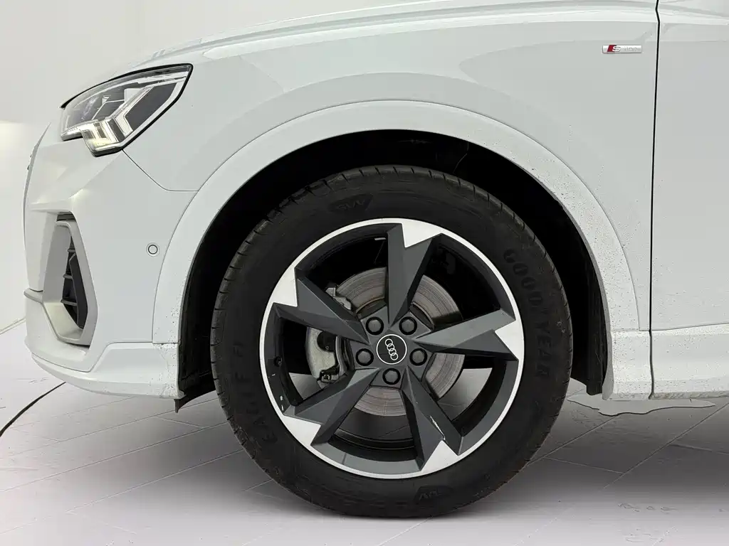 Audi Q3 2022 — фото 21