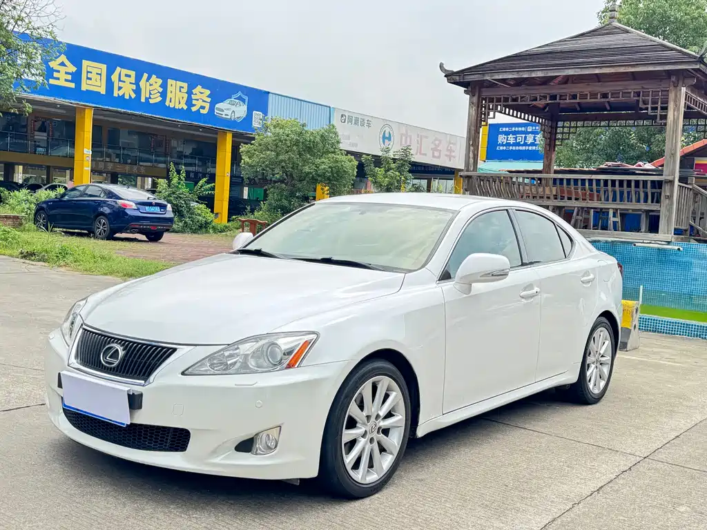 Lexus IS 2010