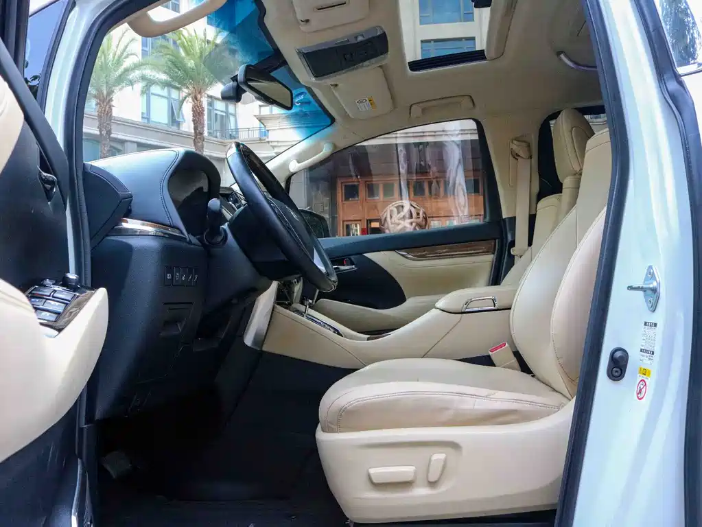 Toyota Alphard 2018 — фото 11