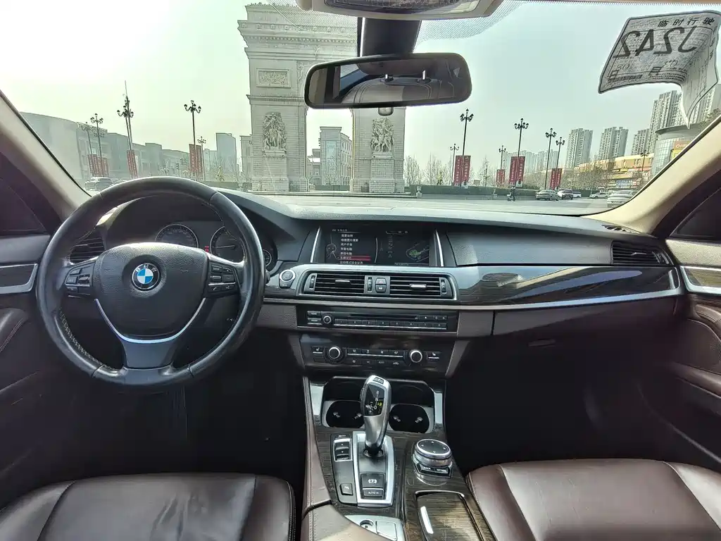 BMW 5 Series 2015 — фото 14