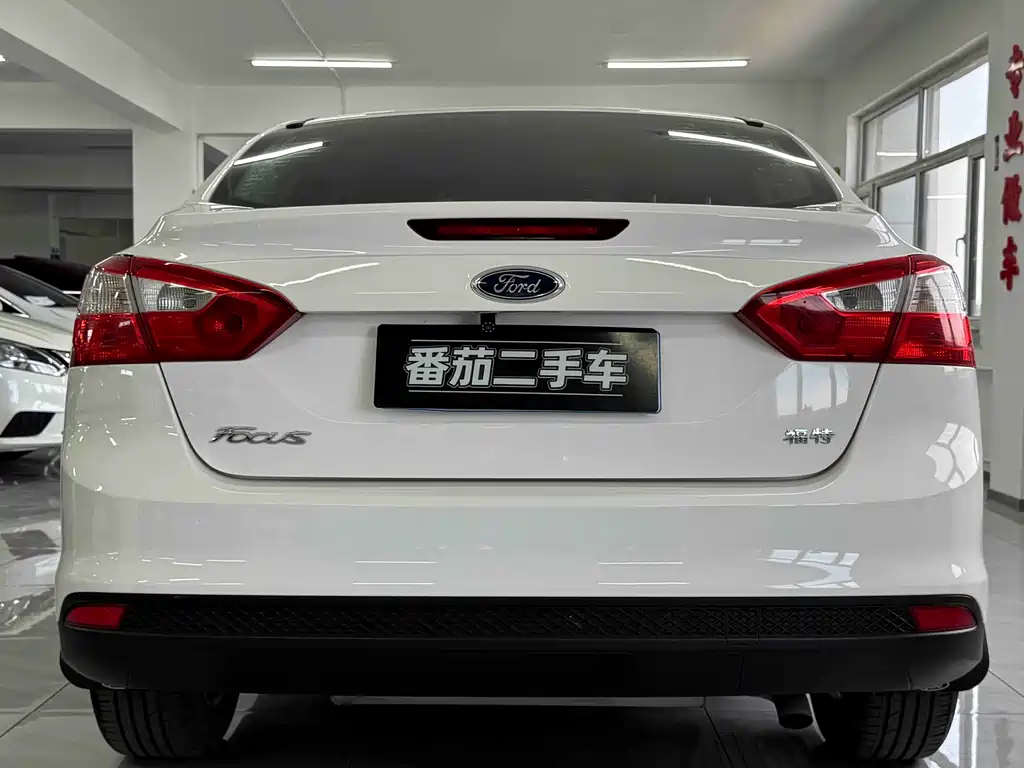 Ford Focus 2015 — фото 8
