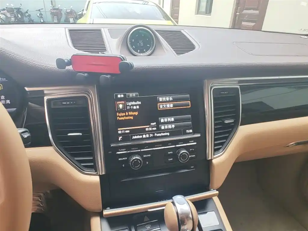 Porsche Macan 2015 — фото 13