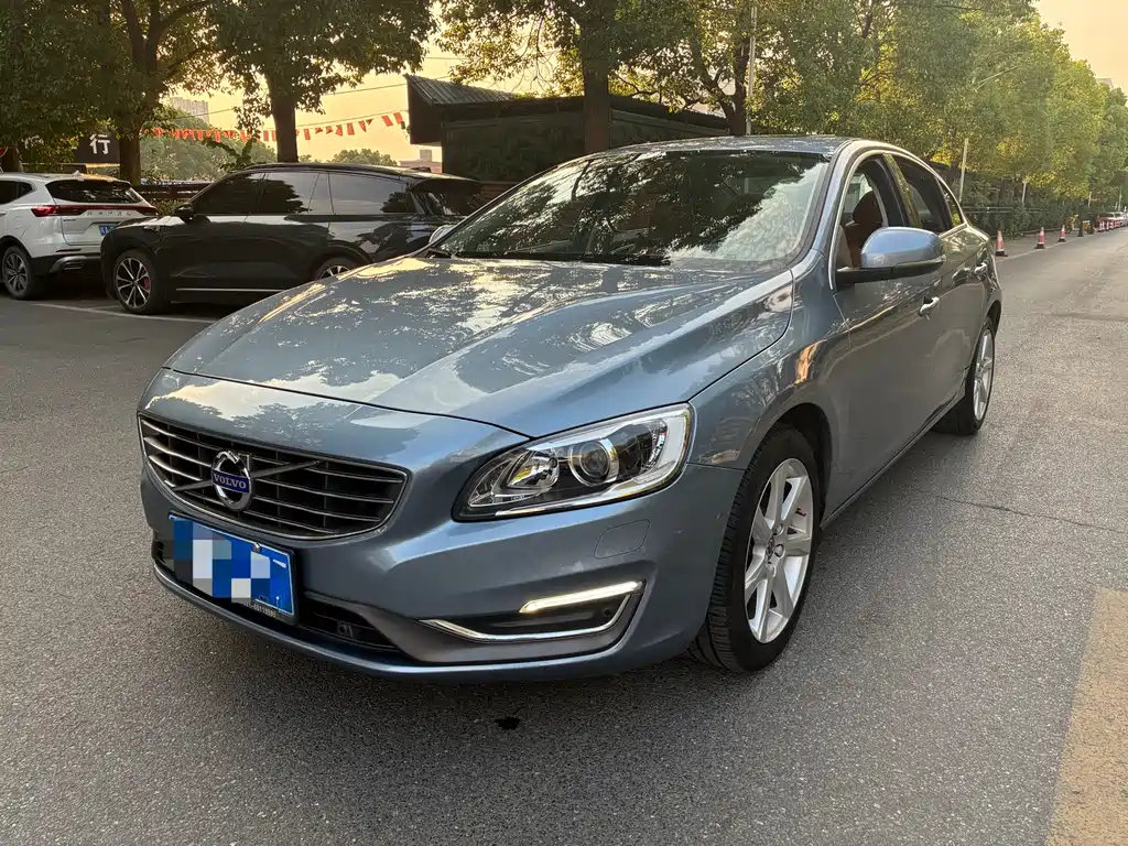 Volvo S60 2016 — фото 1