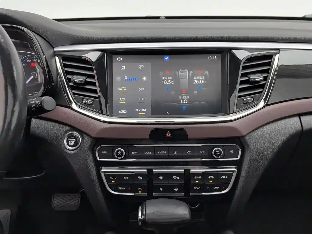 GAC Motor Trumpchi GS8 2018 — фото 12