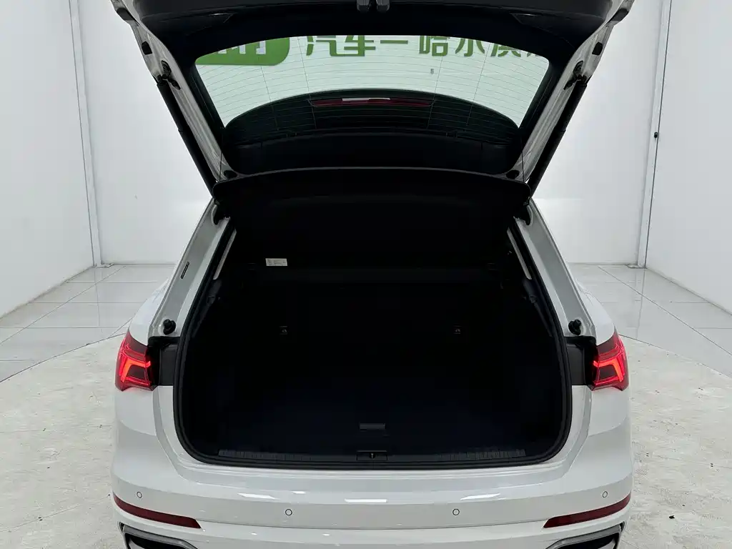 Audi Q3 2023 — фото 16