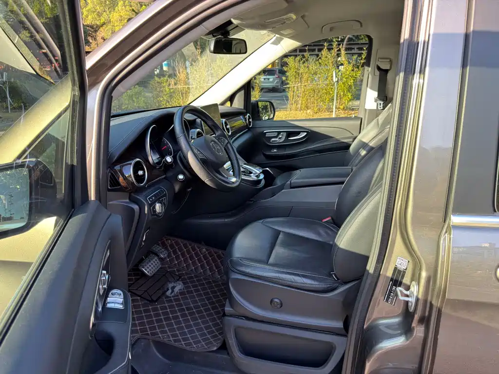 Mercedes-Benz V-Class 2018 — фото 20