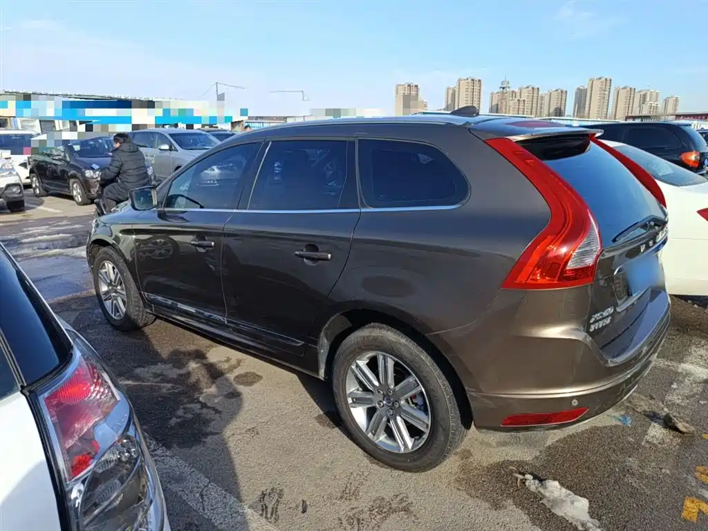 Volvo XC60 2017 — фото 21