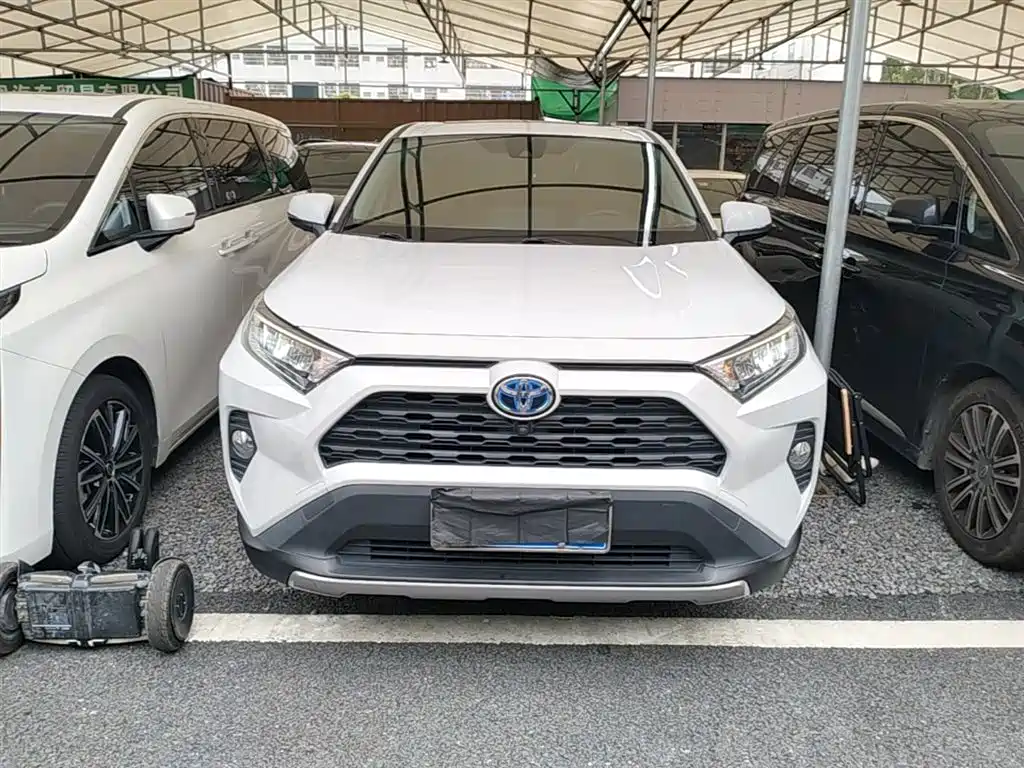Toyota RAV4 2022 — фото 3