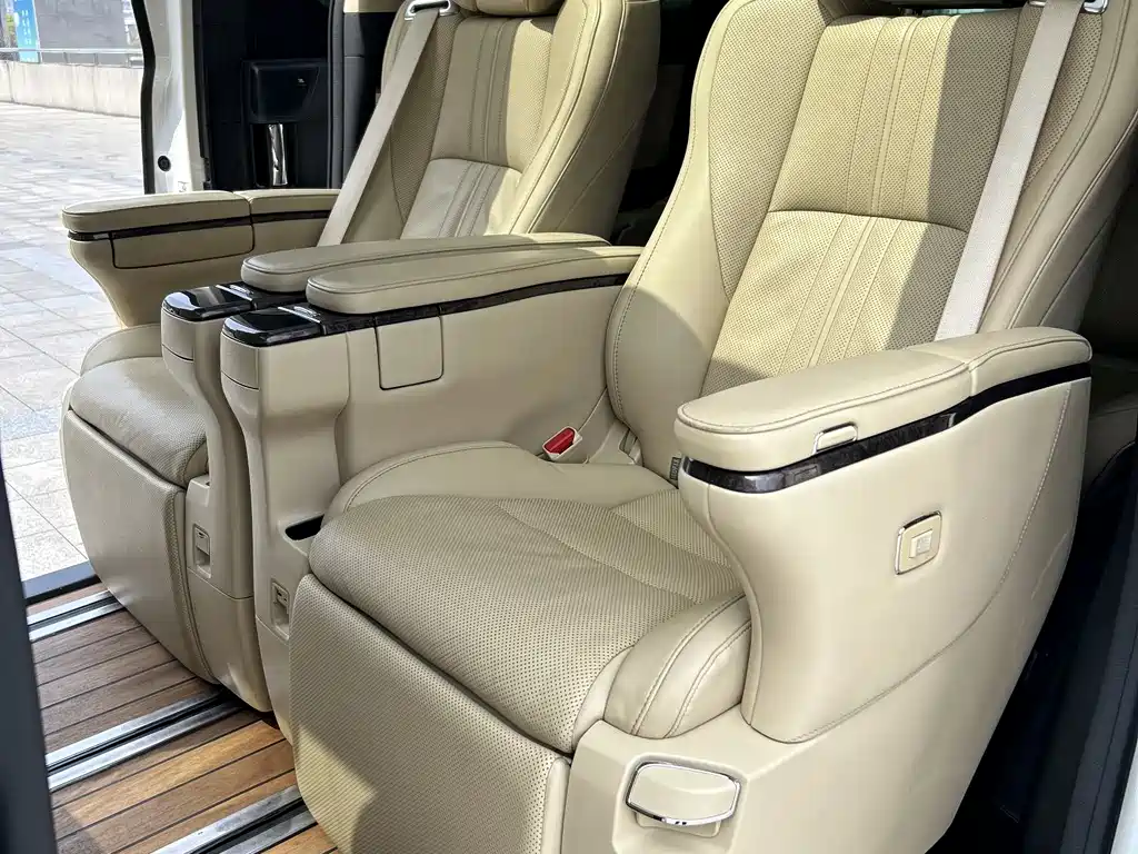 Toyota Alphard 2022 — фото 9