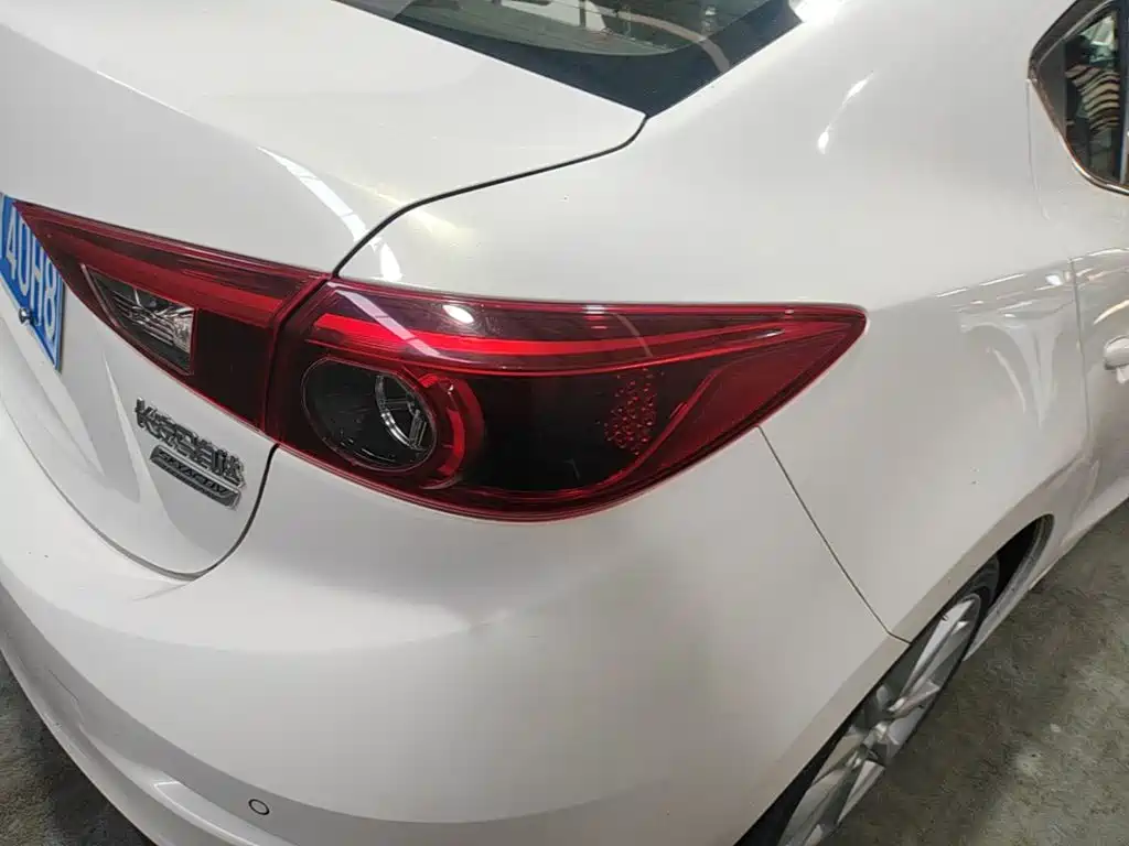 Mazda 3 Axela 2017 — фото 8