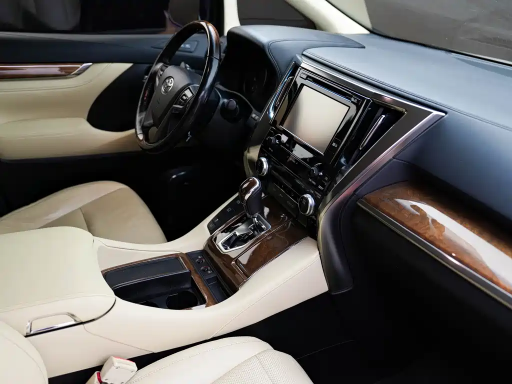 Toyota Alphard 2017 — фото 12