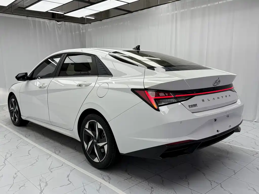Hyundai Elantra 2022